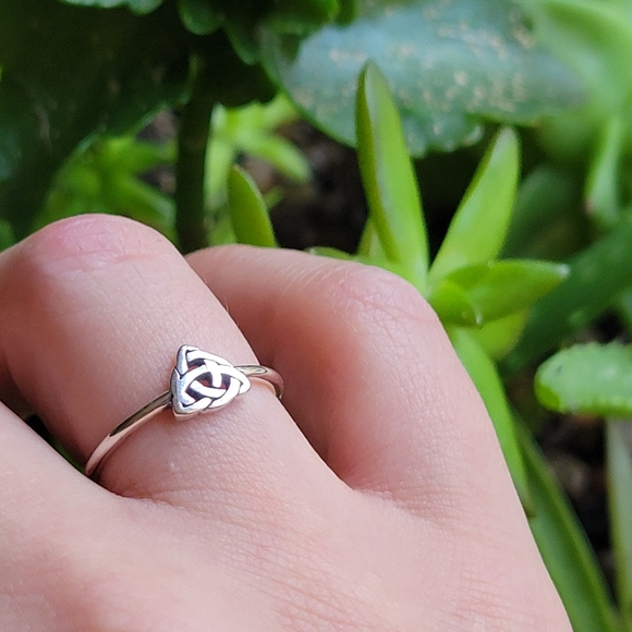 New Solid 925 Sterling Silver Celtic Triangle Ring - Picture 10 of 14